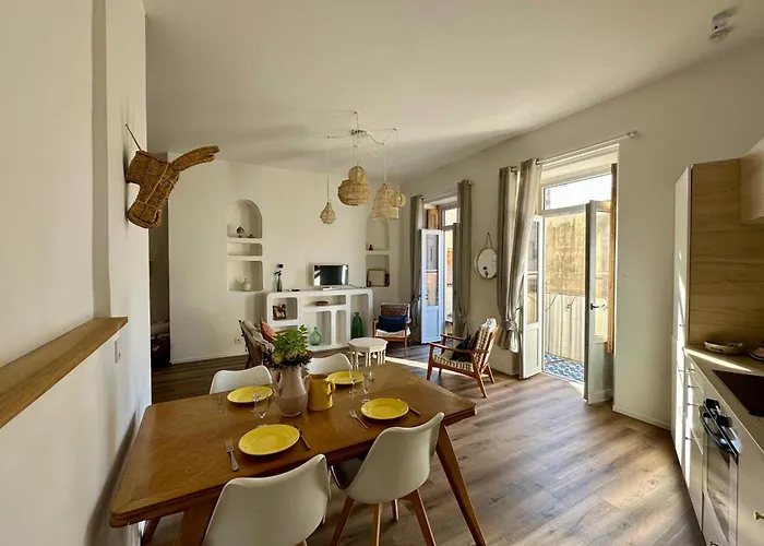 Le Boheme - Center Balcony And Air Conditioning!