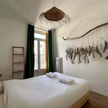 Le Boheme - Center Balcony And Air Conditioning! *